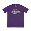 Camiseta roxa com texto branco "La Familia 013" em estilo cursivo no peito. Design limpo e urbano.