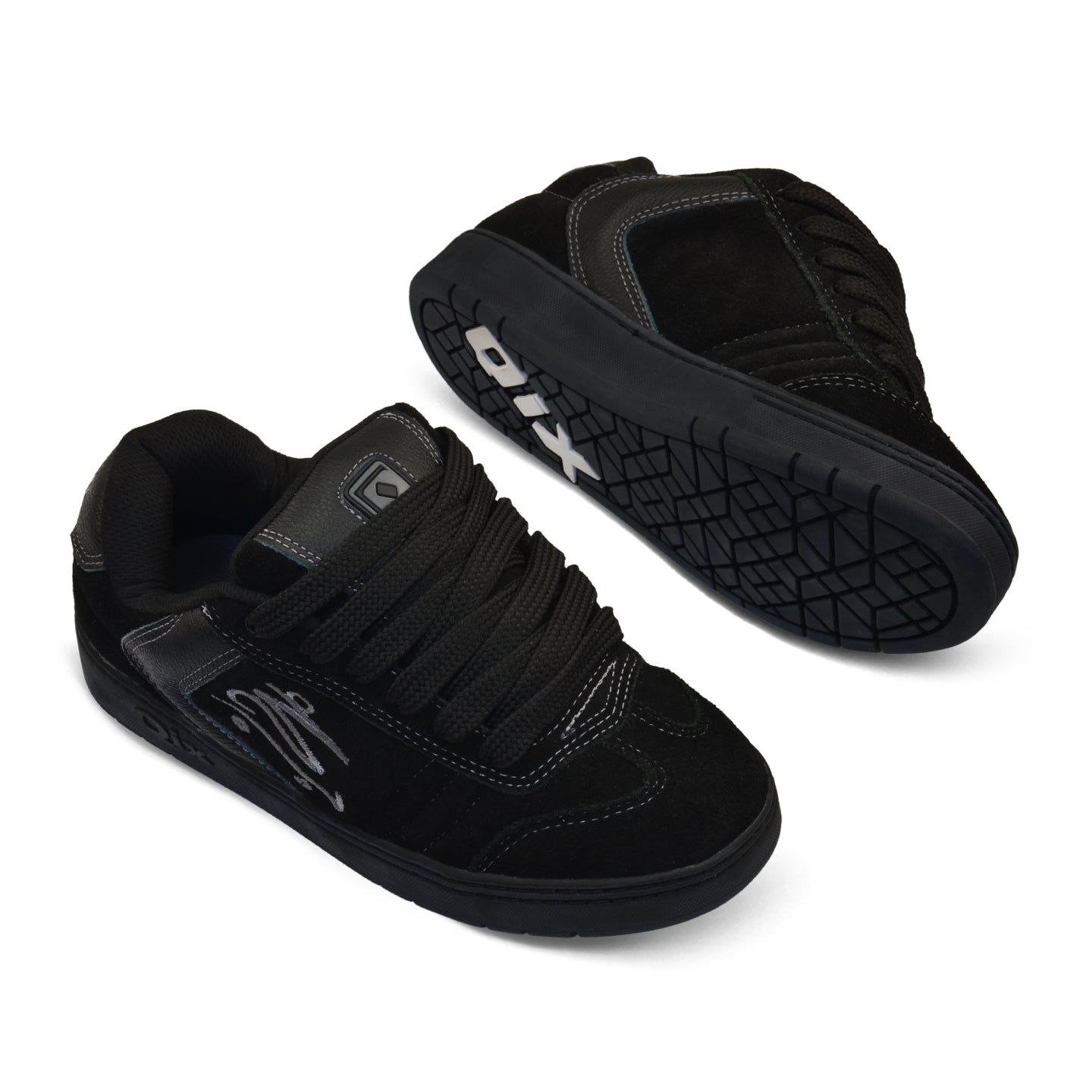 Tênis Preto Skate QIX Chorão Lado B