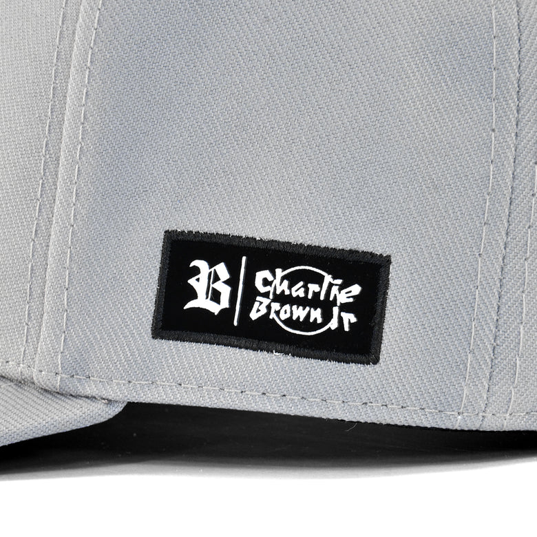 Boné Snapback Chorão Só os Loucos Sabem Cinza
