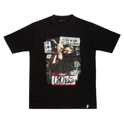 Camiseta oversized preta com estampa de Chorão com microfone, frases e colagem urbana colorida.