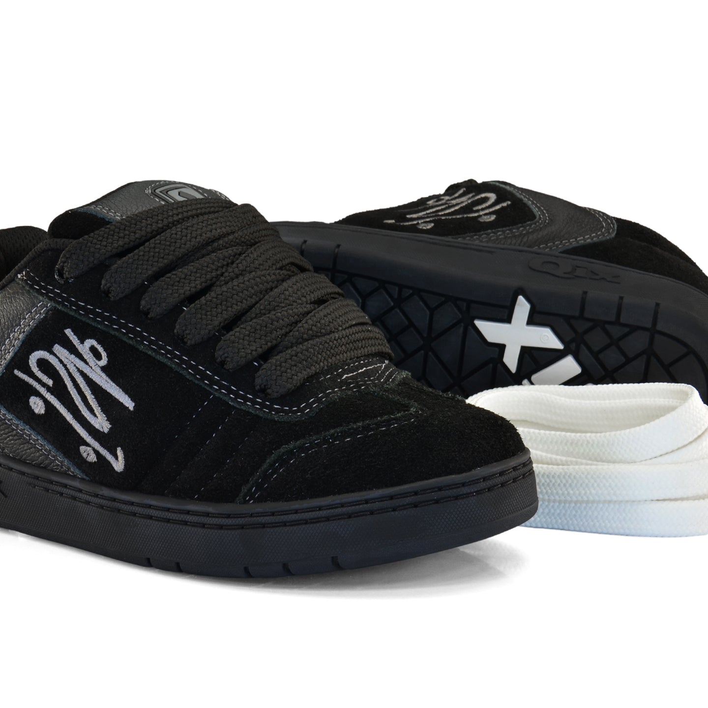 Tênis Preto Skate QIX Chorão Lado B