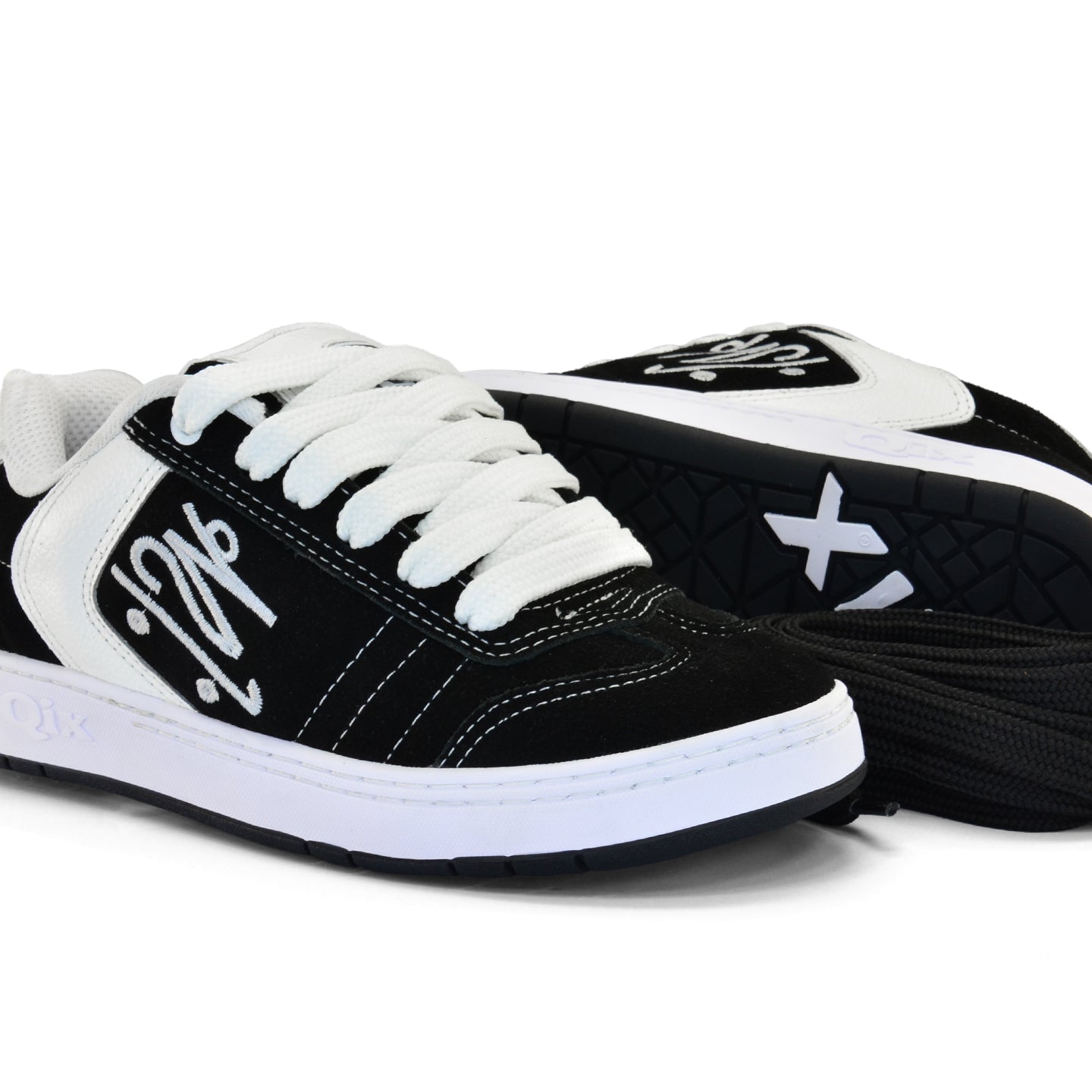Tênis Qix Chorão Lado B - Preto e Branco -