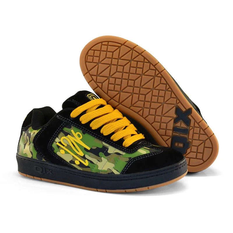 Tênis camuflado da qix com opção de cadarço na cor amarelo.