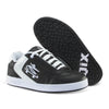 Sola do tênis em preto com detalhe "QIX" em branco.
