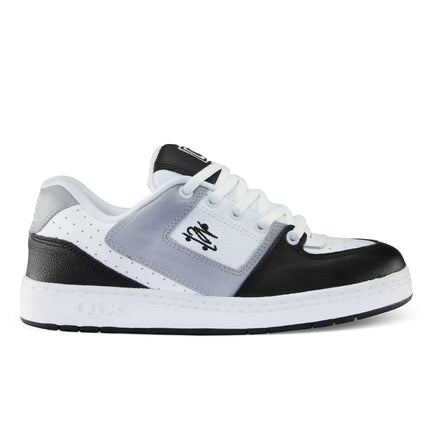 Tênis qix Chorão park nas cores preto e cinza mesclando com o branco. Pequena arte bordada na lateral.